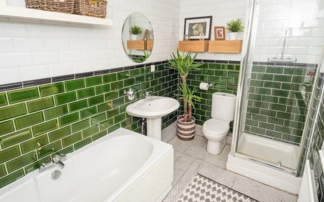Cosy & Stylish 2 Bedroom House, Central York