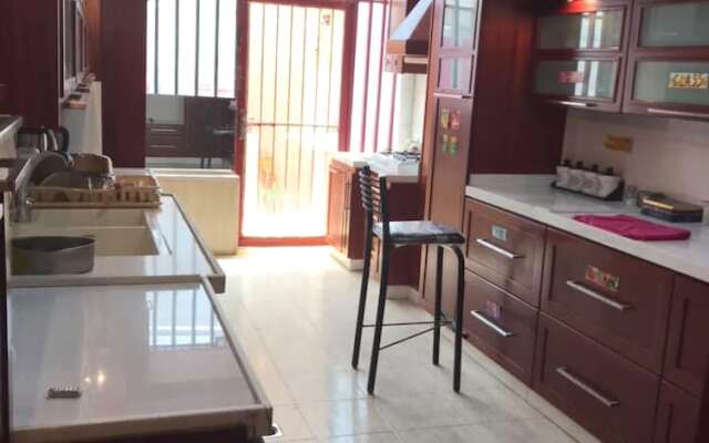 Hommus Hostel (New)