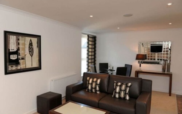 Fountain Court Apartments - Grove