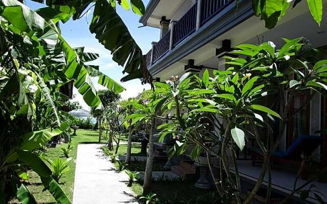 Yogi Beach Bungalow & Restaurant Lembongan
