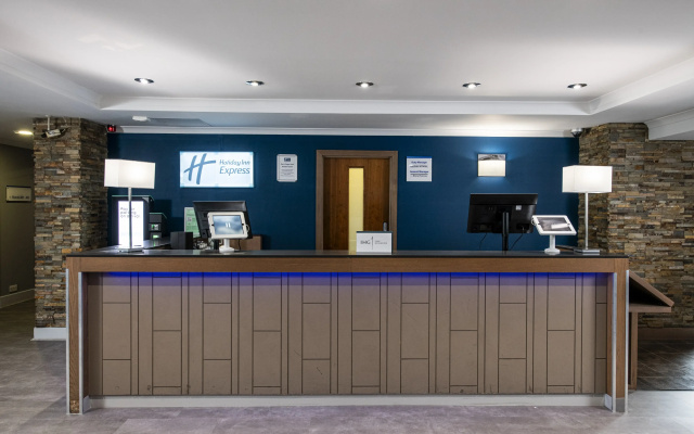 Holiday Inn Express Edinburgh Airport by IHG