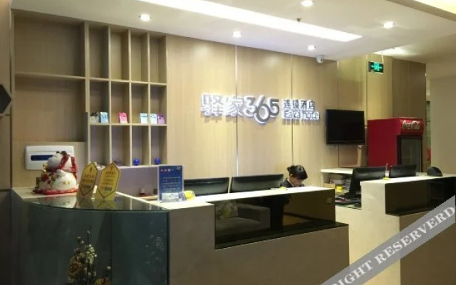 EAKA365 Chain Hotel (Dalian Railway Station Zhongshan Square)