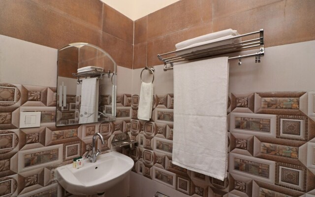 Oyo 22359 Hotel Raj Palace