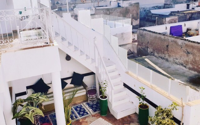 Riad Lalla Mira