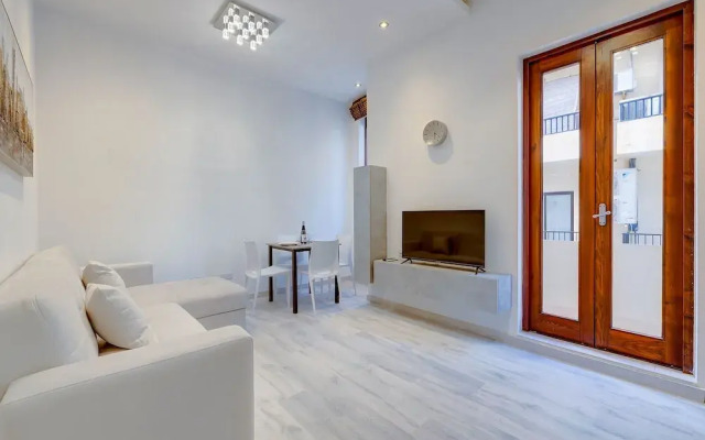 Chic 2BR Apartment, Ideal Location