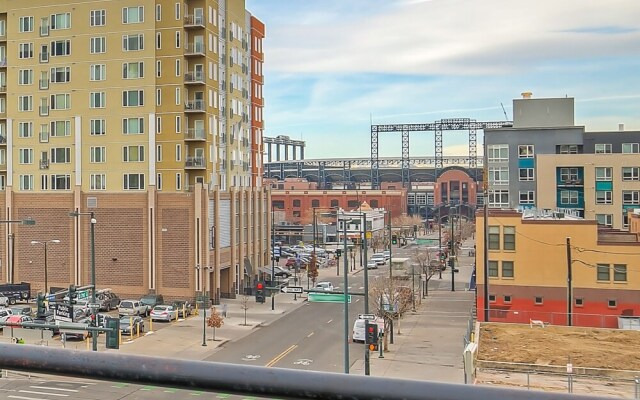 Swanky Downtown Loft! City Views! Sleeps 10!