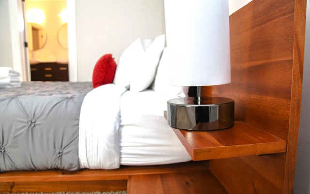 Nashville Sophistication Large Stylish Home + Private Studio!