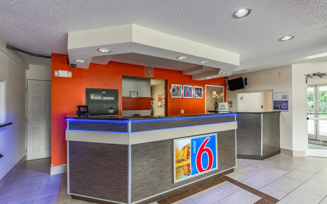 Motel 6 Charlotte, NC - University