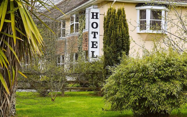 The Cedar Lodge Hotel and Restaurant