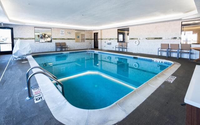 Country Inn & Suites by Radisson, South Haven, MI