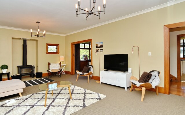 Racecourse Villa