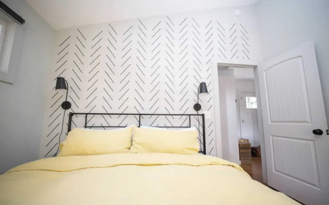 Plum Perfect Hideaway by Avantstay Near Downtown