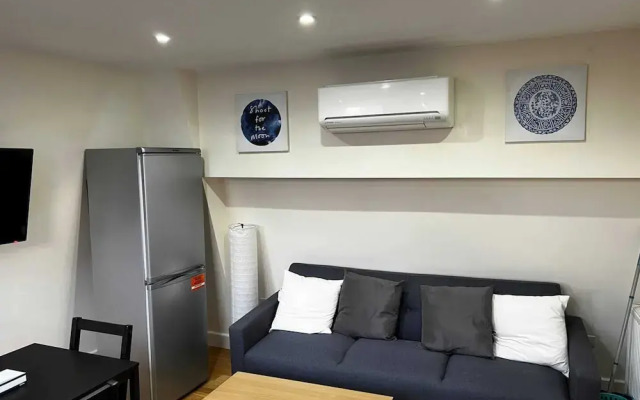 Cosy 3 Bedroom Apartment Next to the Emirates