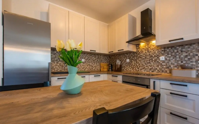 Charming and Tranquil Kastel Gomilica Apartment With Balcony and Patio