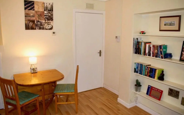 Welcoming and Homely 2 Bed in Central Location