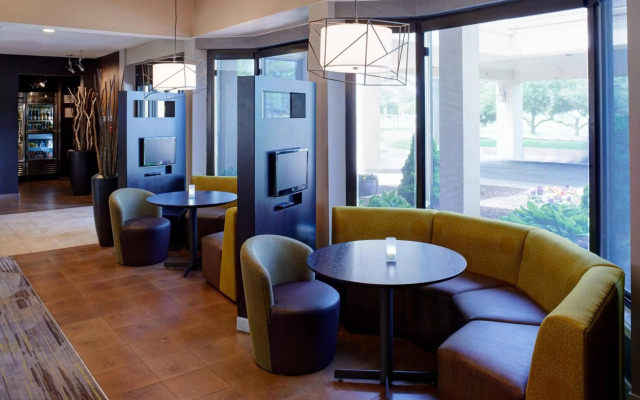 Courtyard by Marriott Detroit Dearborn