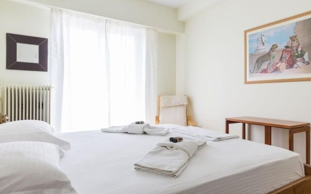 Central apartment with 5 bedrooms near the metro