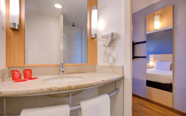 ibis Vitoria Praia de Camburi