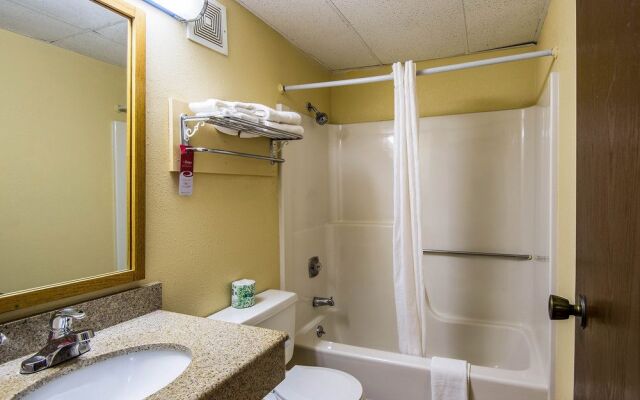 Econo Lodge Junction City I-70 Near Fort Riley