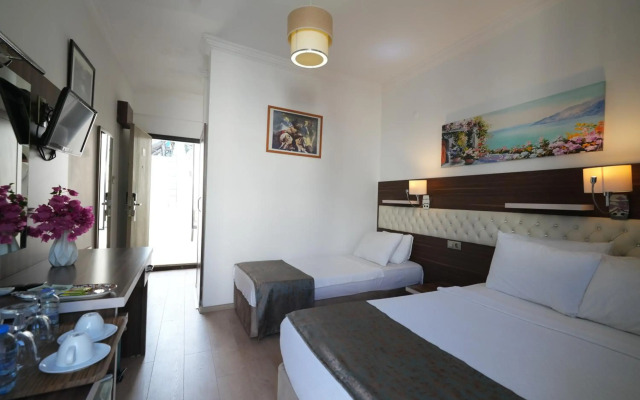 Manuela Hotel