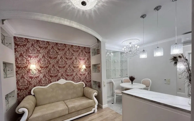 Designer Apartments near Dana Mall
