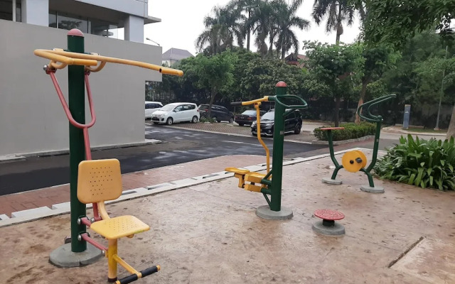 Roomy Studio Room Bintaro Park View Apartment