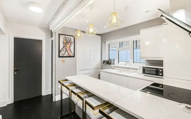 Best Location in London 3-bed Chelsea Home