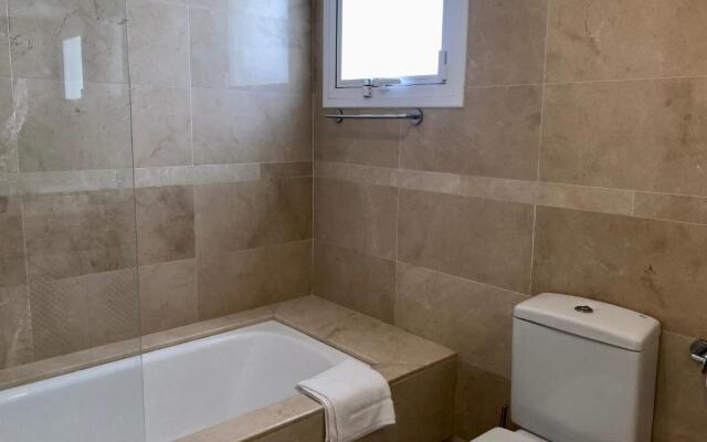 Spacious & sunny ground floor apartment close to Puerto Banus