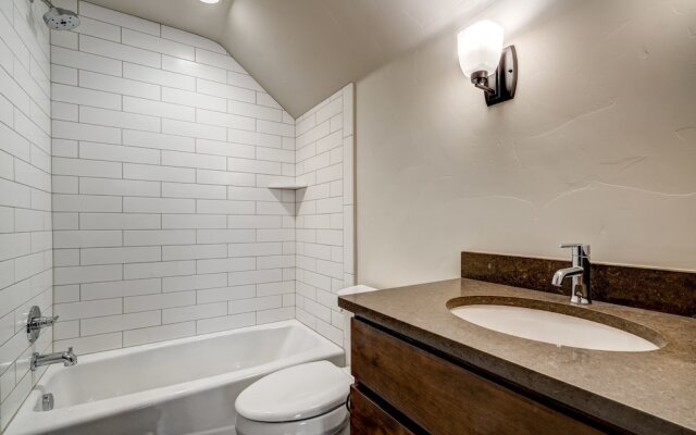 Steamboat Springs Skiers Townhouse by RedAwning