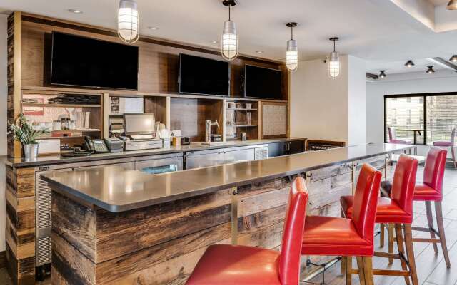 The Crossroads Hotel, Newburgh