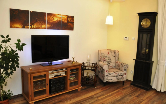 Atmospheric Quiet Apartment