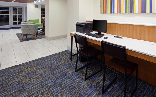 Holiday Inn Express Hotel & Suites San Diego-Escondido, an IHG Hotel