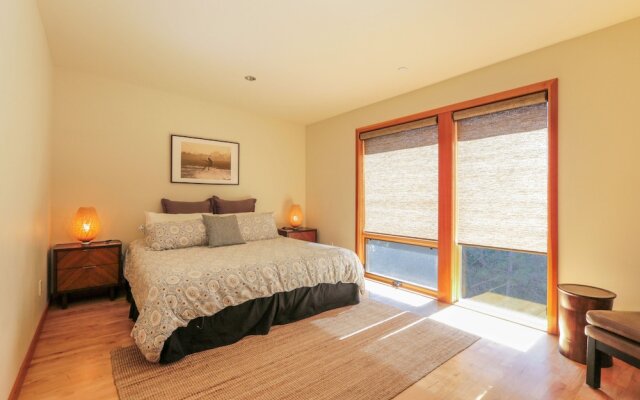 ALOFT Airy Design Townhouse with Columbia River View by RedAwning