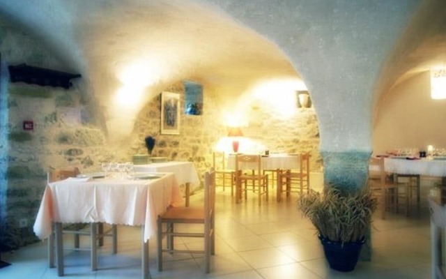 Oustaou Des Moulieres