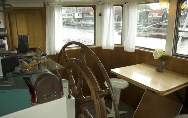 Houseboat Ms Luctor