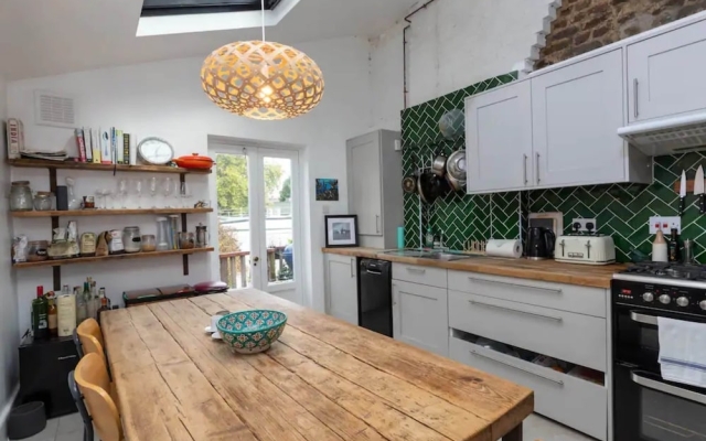 Bright 2 Bedroom Flat in Lower Clapton