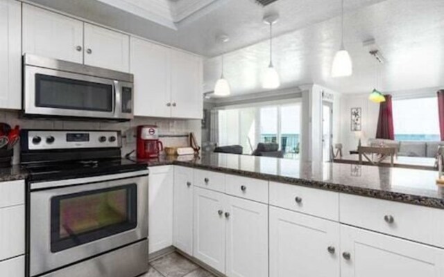 Castaways by Meyer Vacation Rentals