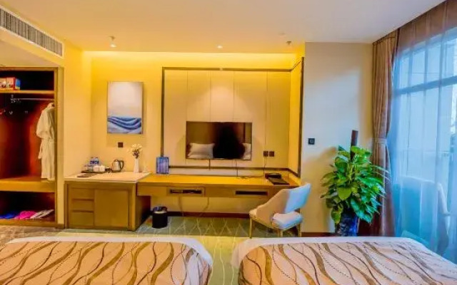 Fisher Island Holiday Hotel