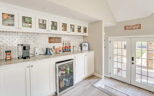 Seguin Riverfront Retreat: Fishing Dock + Kayaks!