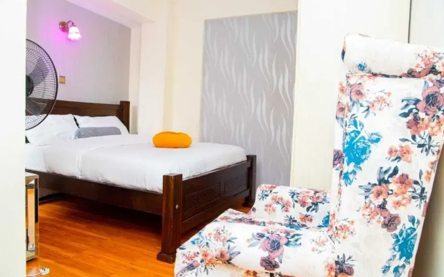 Lux Suites Marcus Garden Apartments