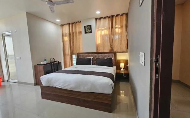 Hotel Vistacrest Noida Sector 104