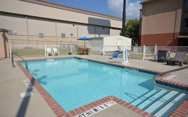 Comfort Inn & Suites Trussville I-59 Exit 141