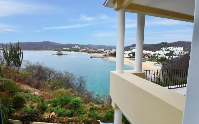 Villas Carey Condo