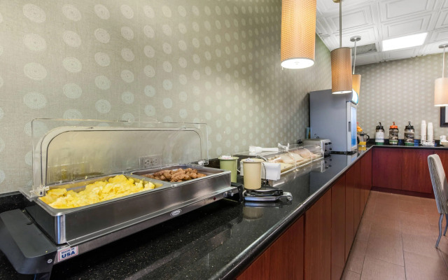 Quality Inn & Suites Charleston - Civic Center