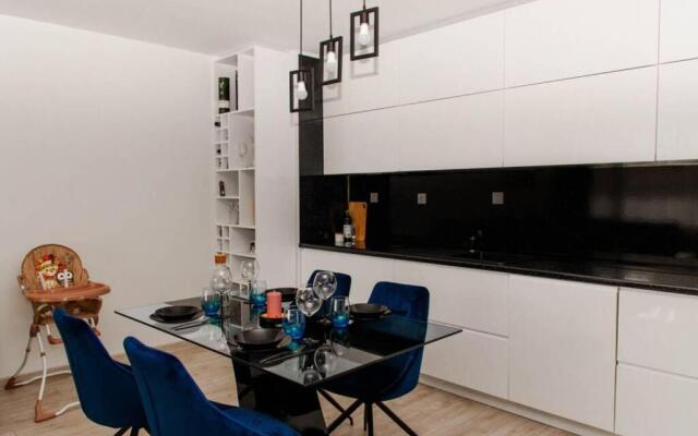 Super luxurious & spacious designer apartment.