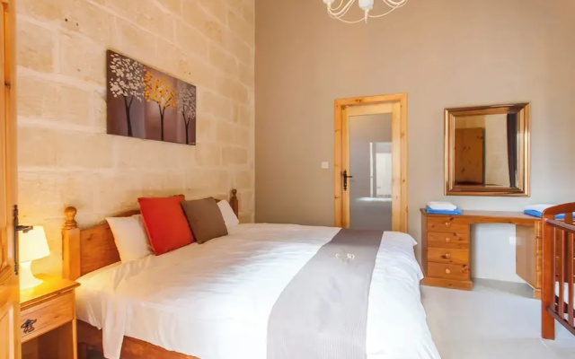 Naduri, Beautiful Gozitan Villa + Pool