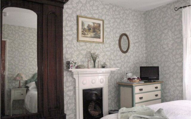 Hillside House - Guest House