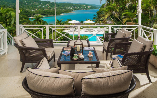 Round Hill Hotel And Villas
