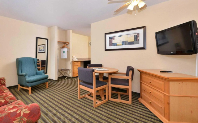 American Inn and Suites