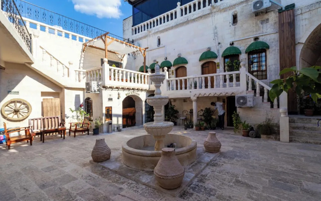 Nomad Inn